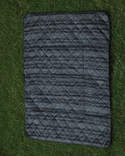BLACK/WHITE BOHO ADVENTURE BLANKET